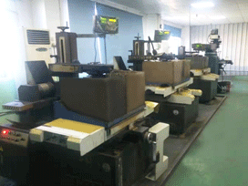 快走絲線切割車間一角