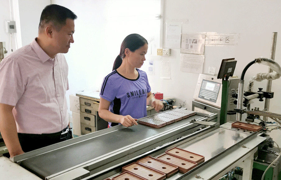 全自動(dòng)中周噴碼機(jī)---電子行業(yè)應(yīng)用案例