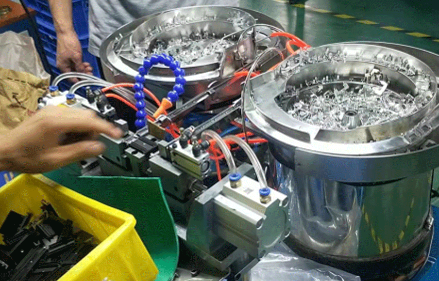 半自動(dòng)鋁合金散熱器PIN裝配機(jī)機(jī)---五金裝配業(yè)行業(yè)應(yīng)用案例