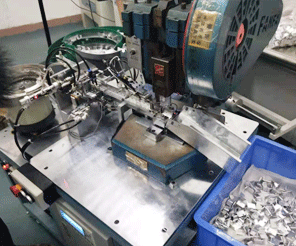 全自動鋁合金散熱器打PIN機