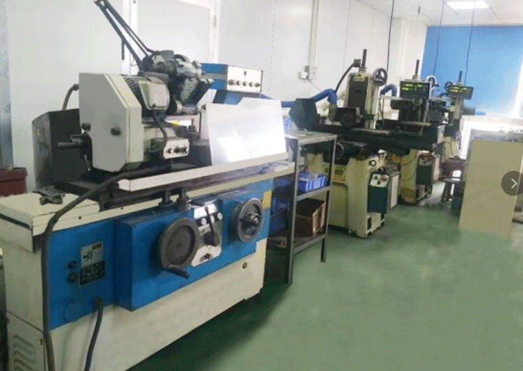 內(nèi)外圓磨車間一角