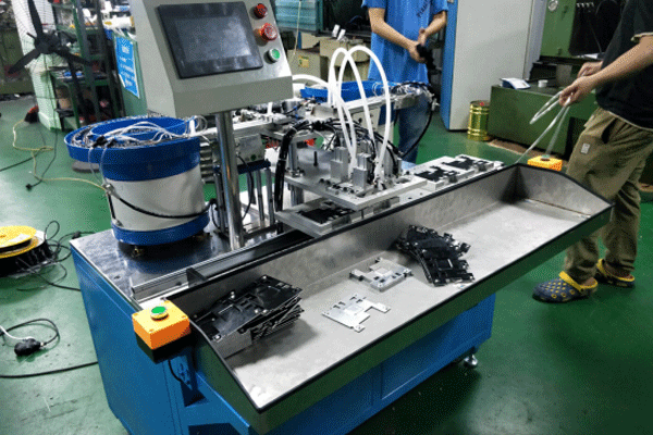 鋁合金散熱器彈簧釘半自動裝配機 鋁合金散熱器彈簧釘半自動裝配機