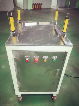 半自動(dòng)切糕機(jī)裝配完成 半自動(dòng)切糕機(jī)裝配完成