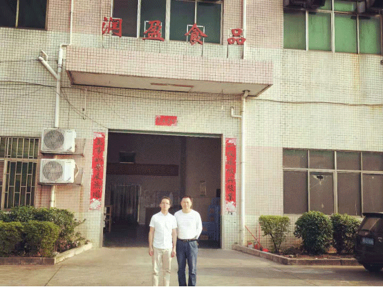 客戶領(lǐng)導(dǎo)與高準(zhǔn)機(jī)械董總合影留念 客戶領(lǐng)導(dǎo)與高準(zhǔn)機(jī)械董總合影留念