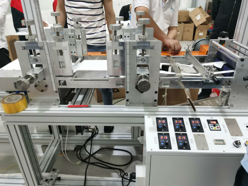 高準(zhǔn)KN95內(nèi)置鼻梁條打片機(jī)